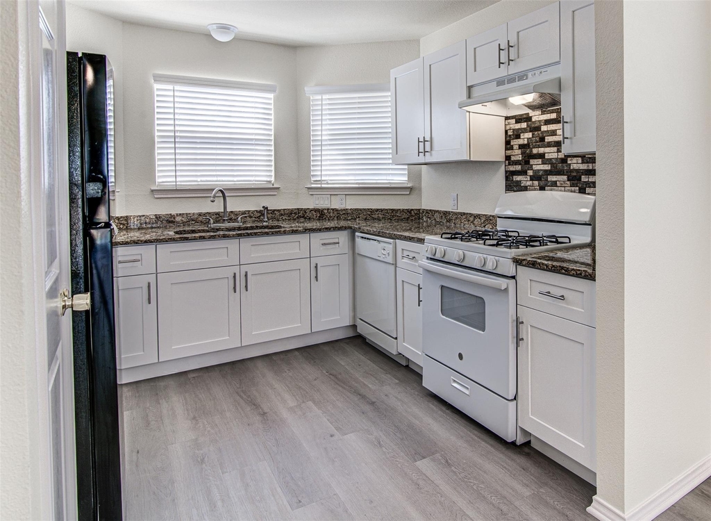 1604 Southwestern Trl - Photo 5