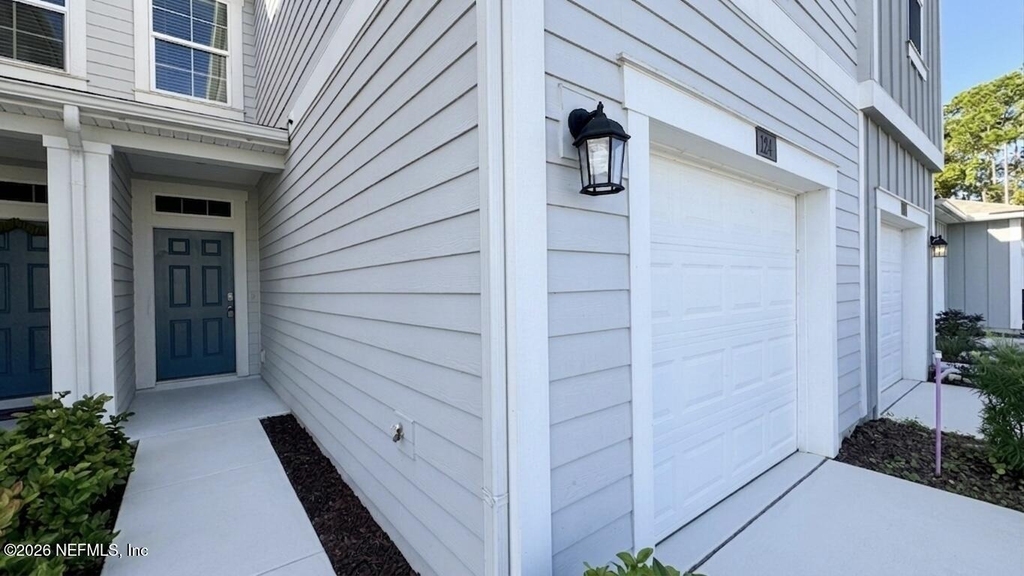 124 Pasadena Drive - Photo 1