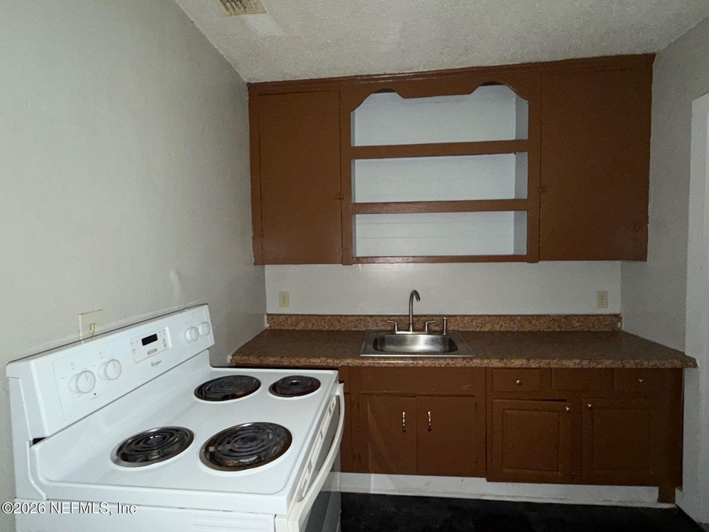 3323 Nolan Street - Photo 4