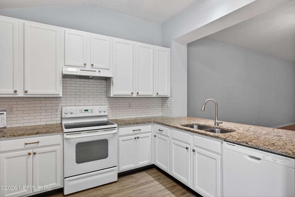 6377 Island Forest Drive - Photo 9
