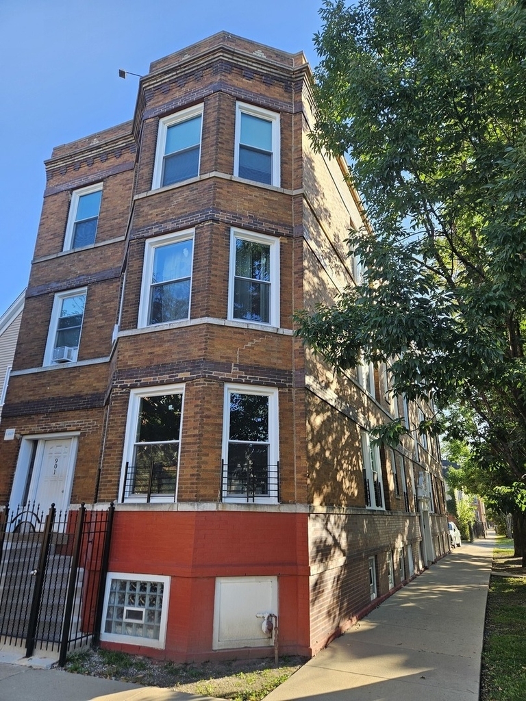 901 N Francisco Avenue - Photo 0