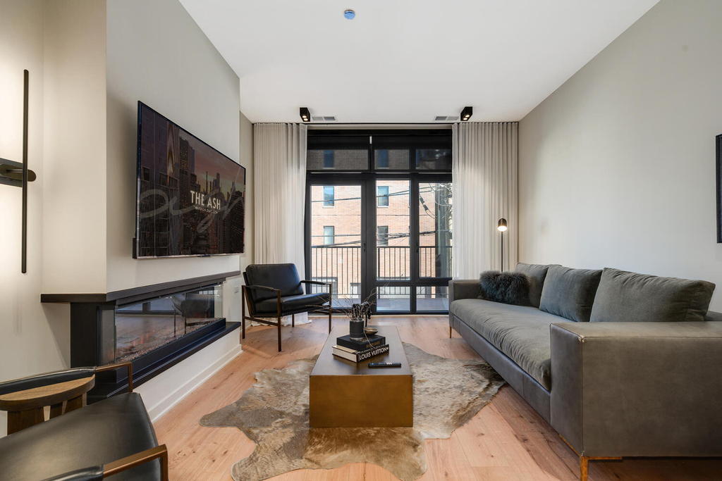 1257 N Ashland Avenue - Photo 3