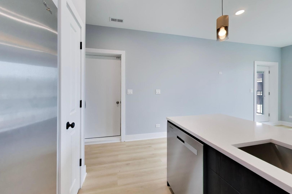6548 S Maryland Avenue - Photo 8