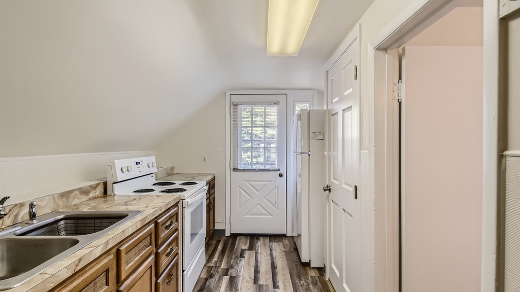 512 Porter Street - Photo 1