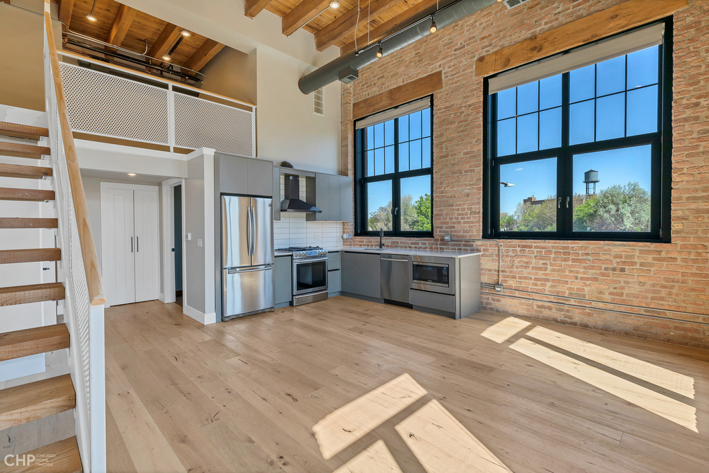 729 N Sangamon Street - Photo 2