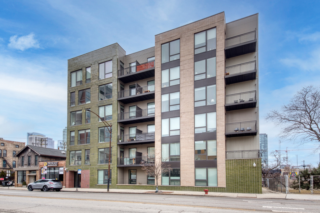 851 W Grand Avenue - Photo 0