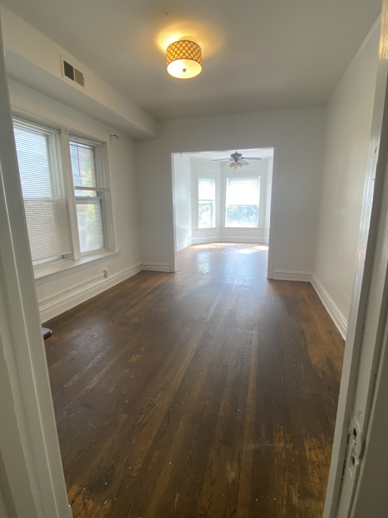 866 W Buckingham Place - Photo 3