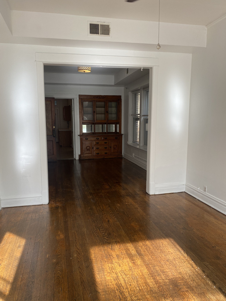 866 W Buckingham Place - Photo 1