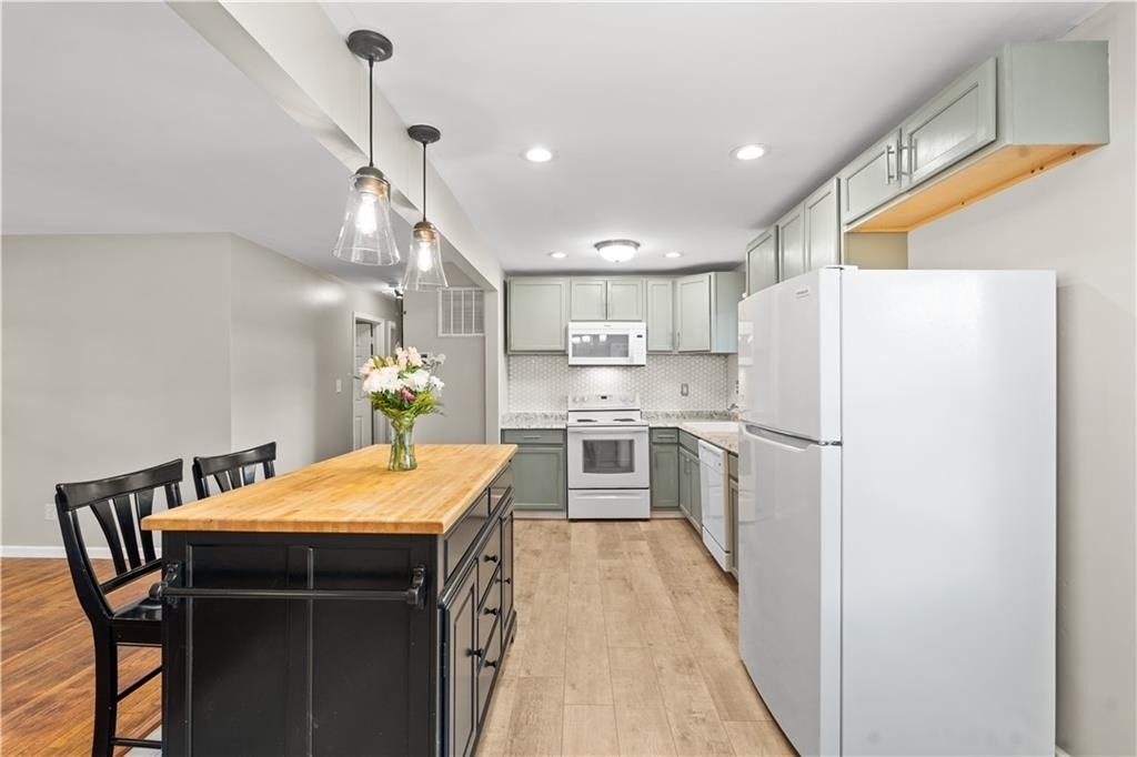2161 Rochelle Way Sw - Photo 3