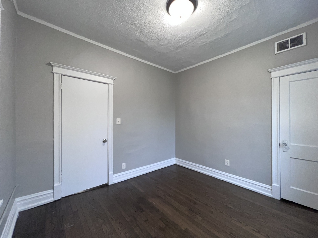2707 E 78th Street - Photo 13