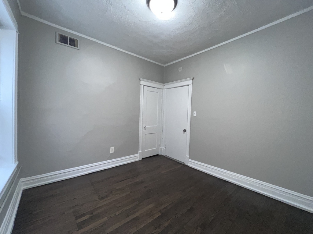 2707 E 78th Street - Photo 18