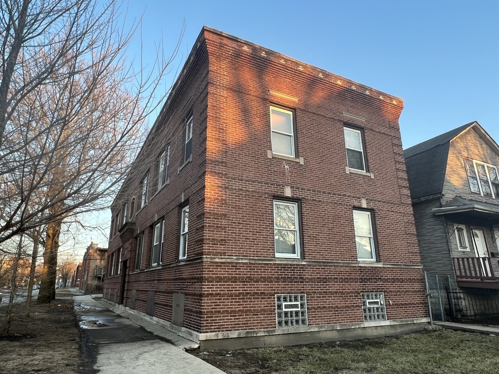 2707 E 78th Street - Photo 0