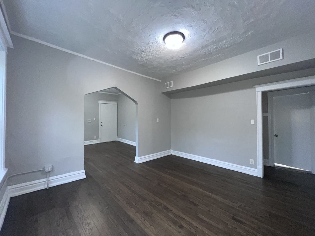 2707 E 78th Street - Photo 8