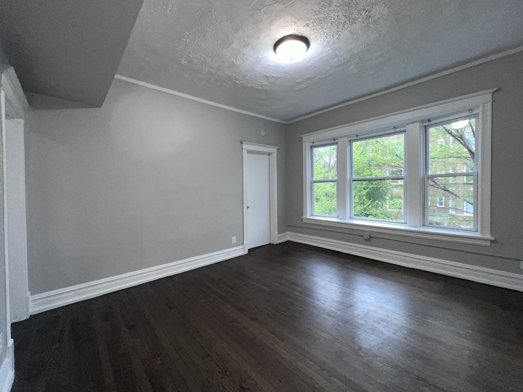 2707 E 78th Street - Photo 6