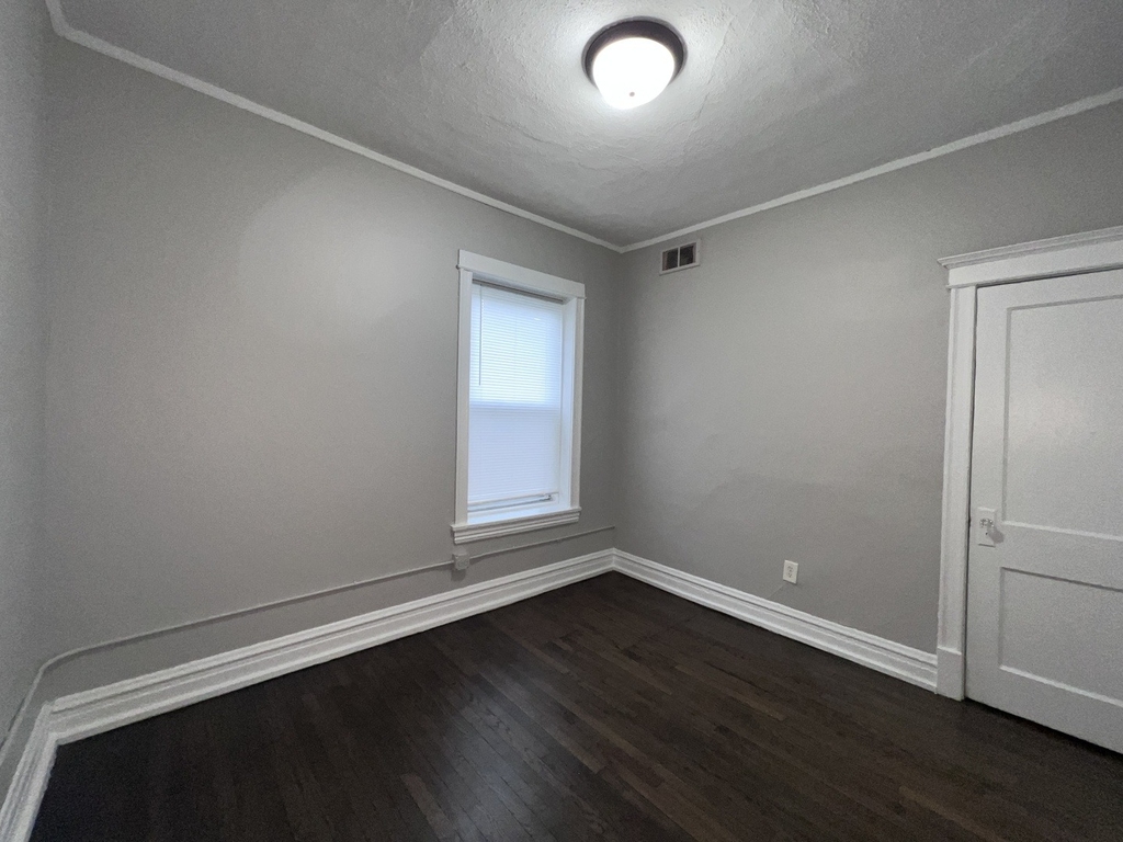 2707 E 78th Street - Photo 17