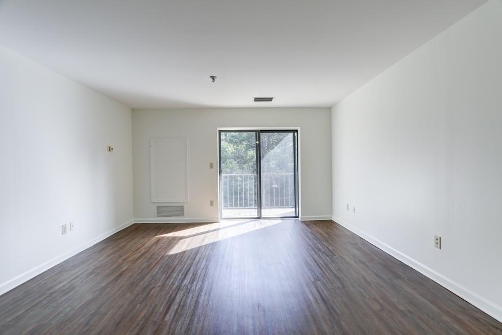 300 Johnson Ferry Road - Photo 2
