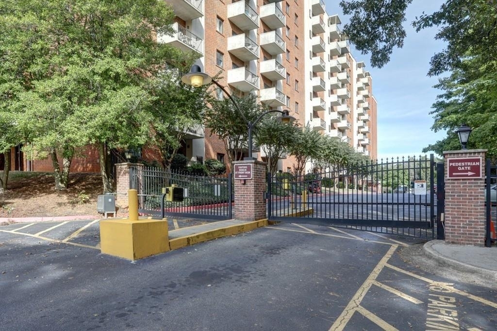300 Johnson Ferry Road - Photo 12