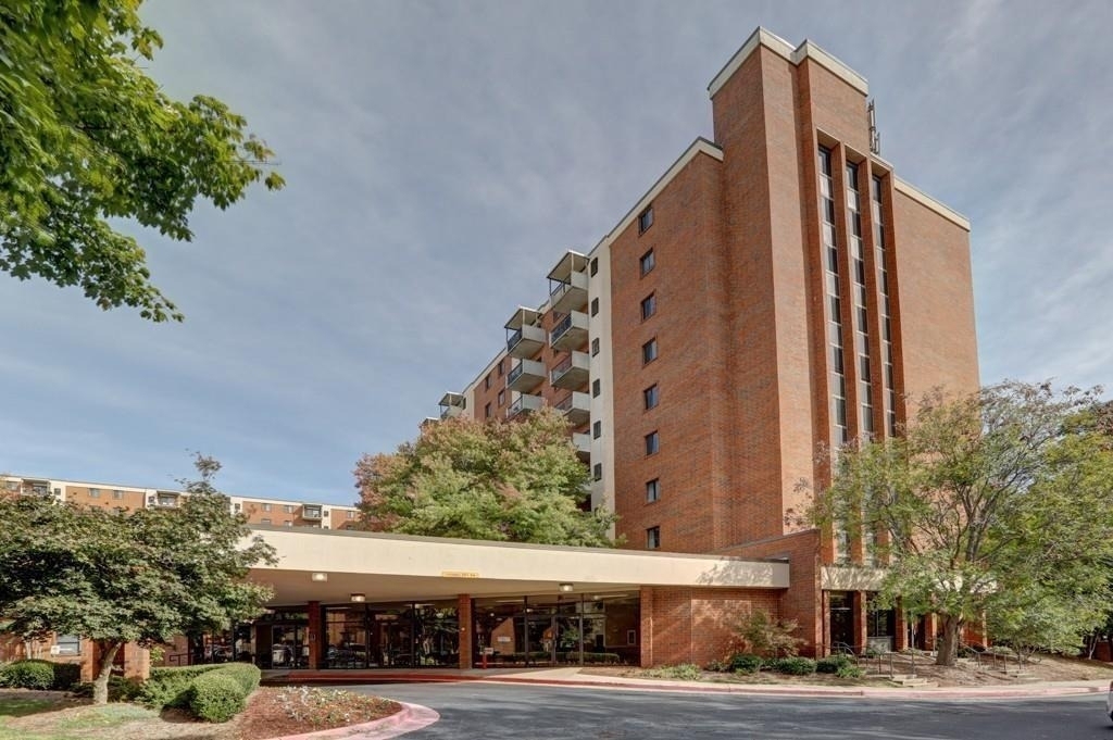 300 Johnson Ferry Road - Photo 0