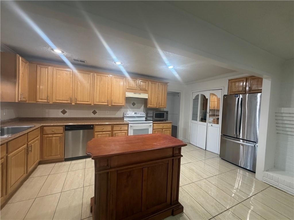 981 Woodward Park Drive - Photo 3