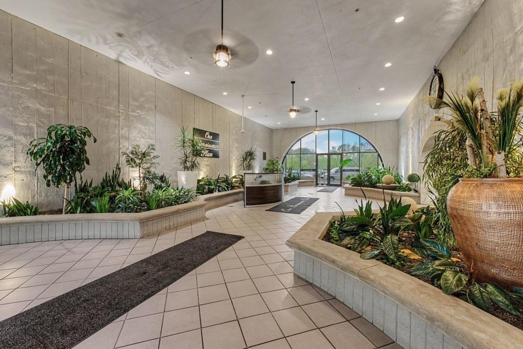1 Renaissance Place - Photo 2