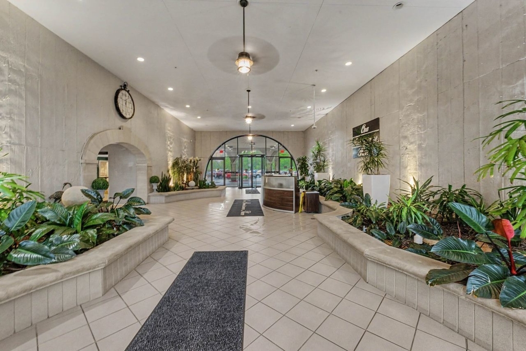 1 Renaissance Place - Photo 3