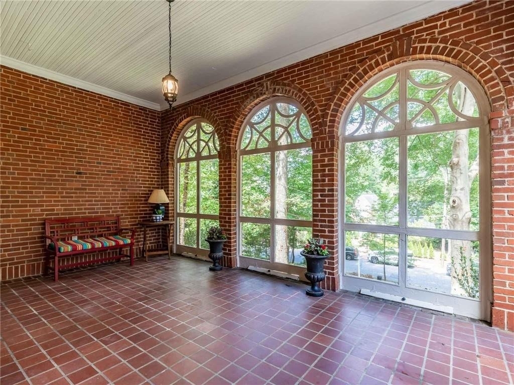 1681 E Clifton Road Ne - Photo 4
