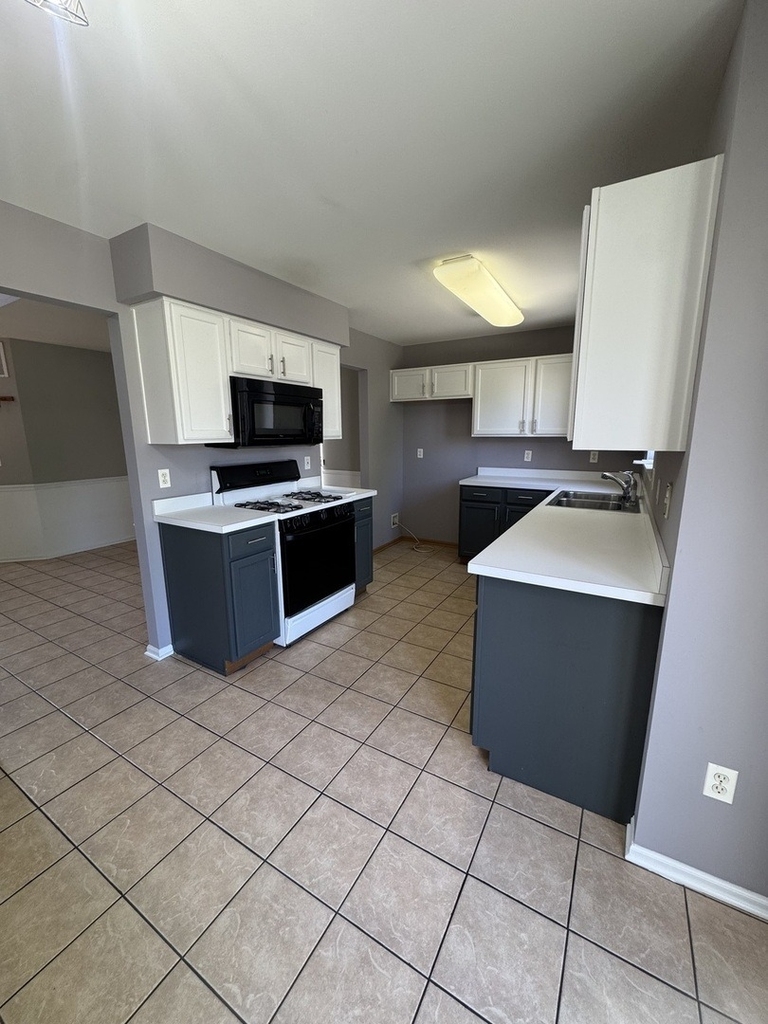 1716 William Drive - Photo 4