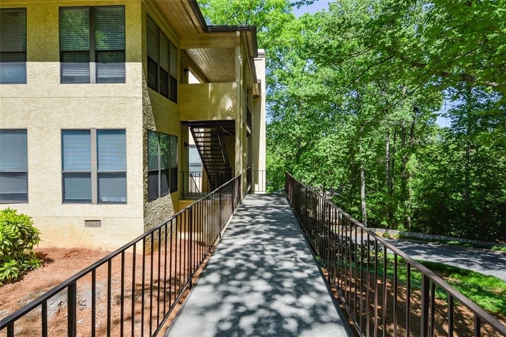 607 Lismore Se - Photo 3