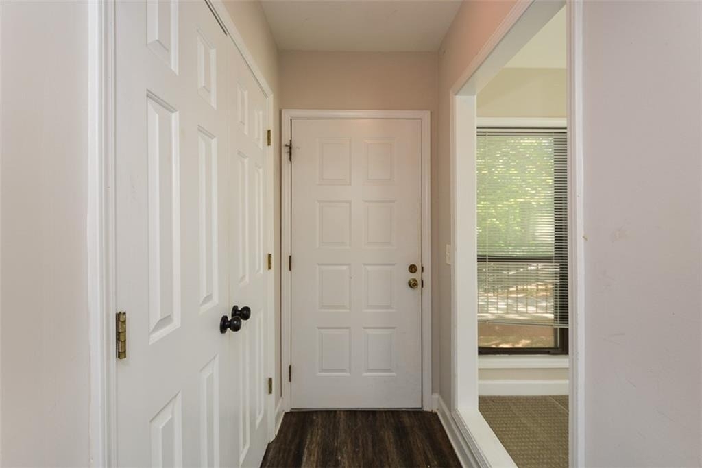 607 Lismore Se - Photo 4