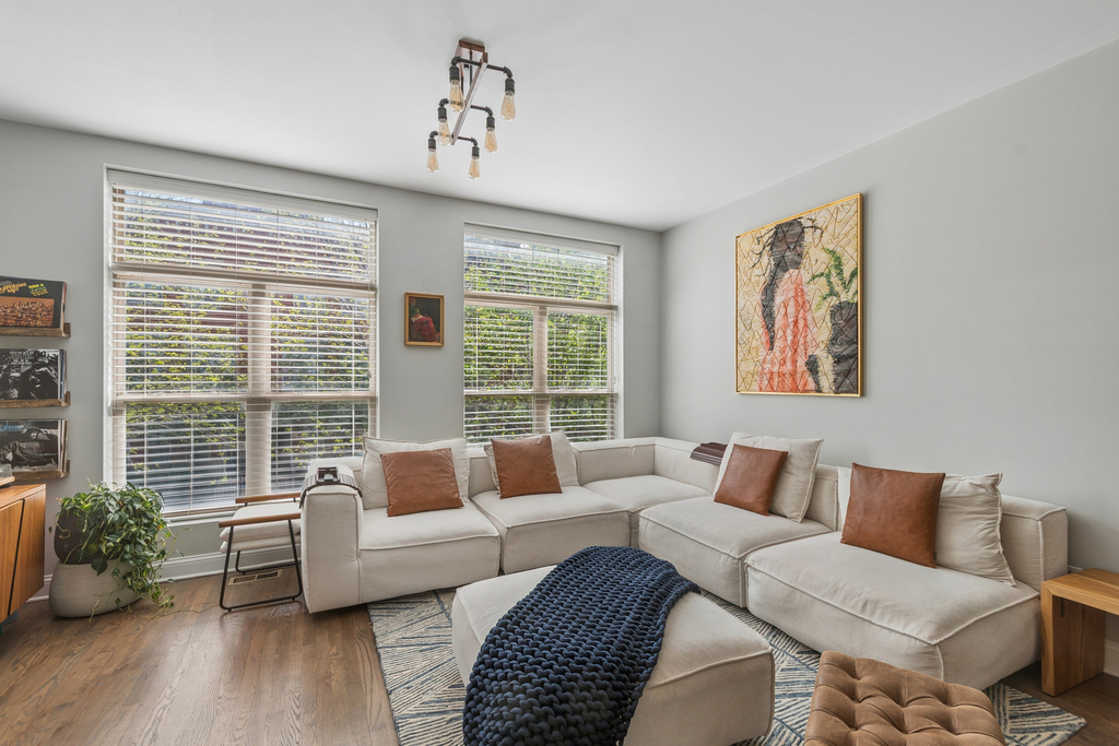 2504 S Calumet Avenue - Photo 3