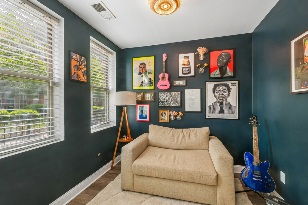 2504 S Calumet Avenue - Photo 2