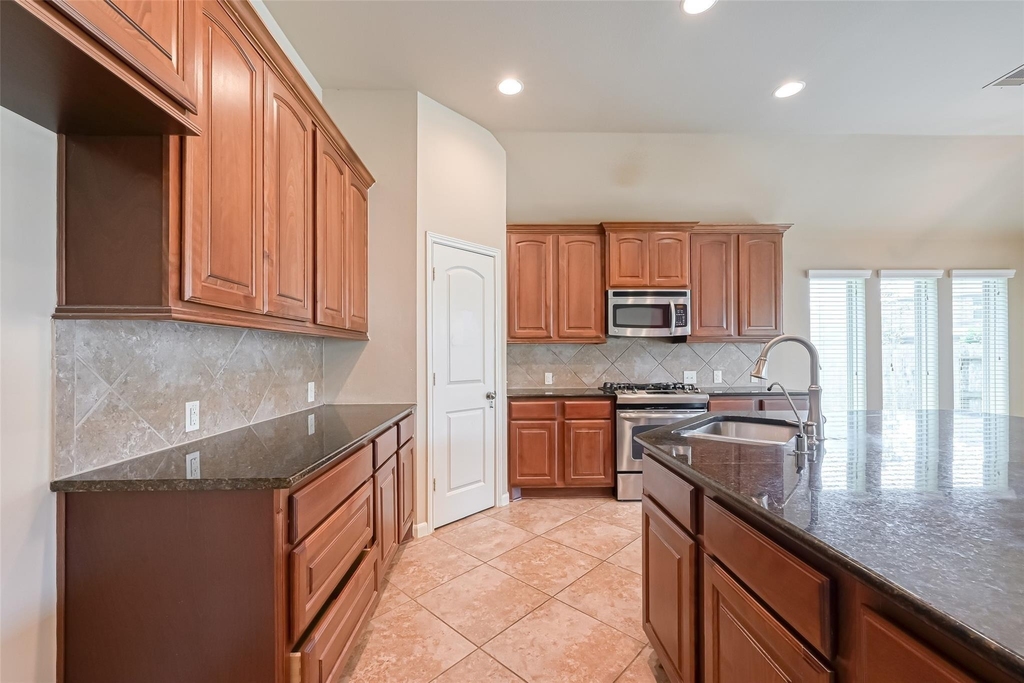 6206 Falling Briar Lane - Photo 24