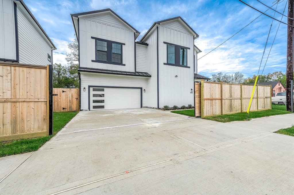 2716 Spence Street - Photo 1