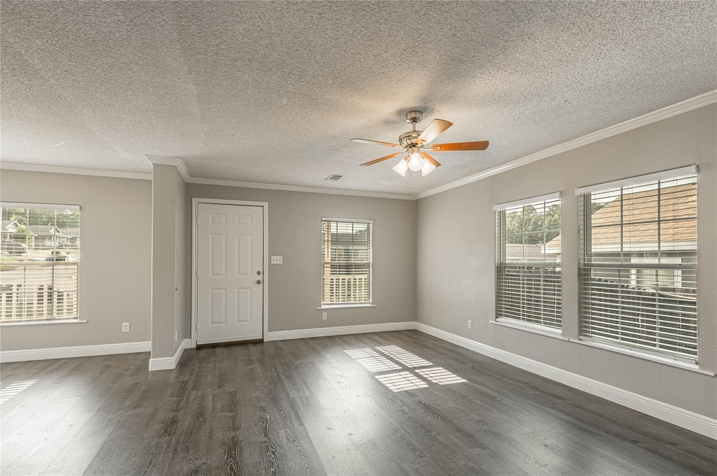 164 Varsity Drive - Photo 6