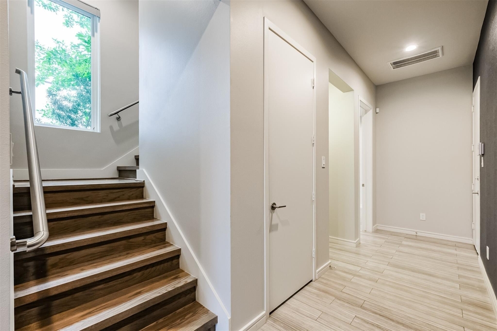 711 W Clay Street - Photo 6
