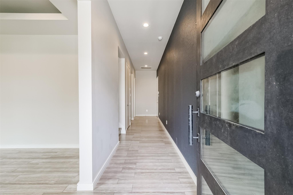 711 W Clay Street - Photo 2