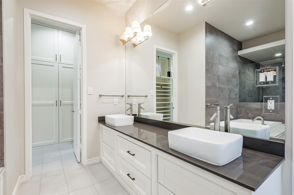 711 W Clay Street - Photo 36