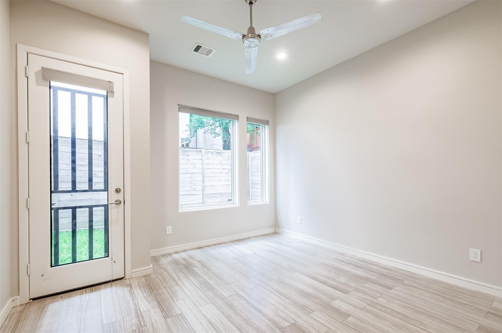 711 W Clay Street - Photo 8