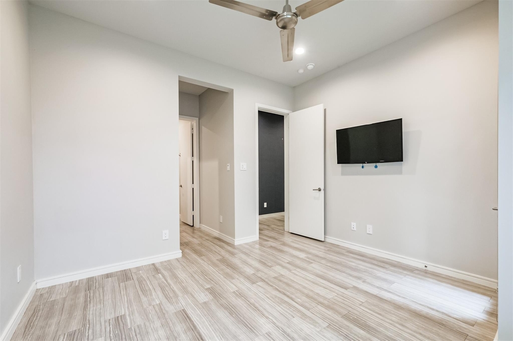 711 W Clay Street - Photo 9