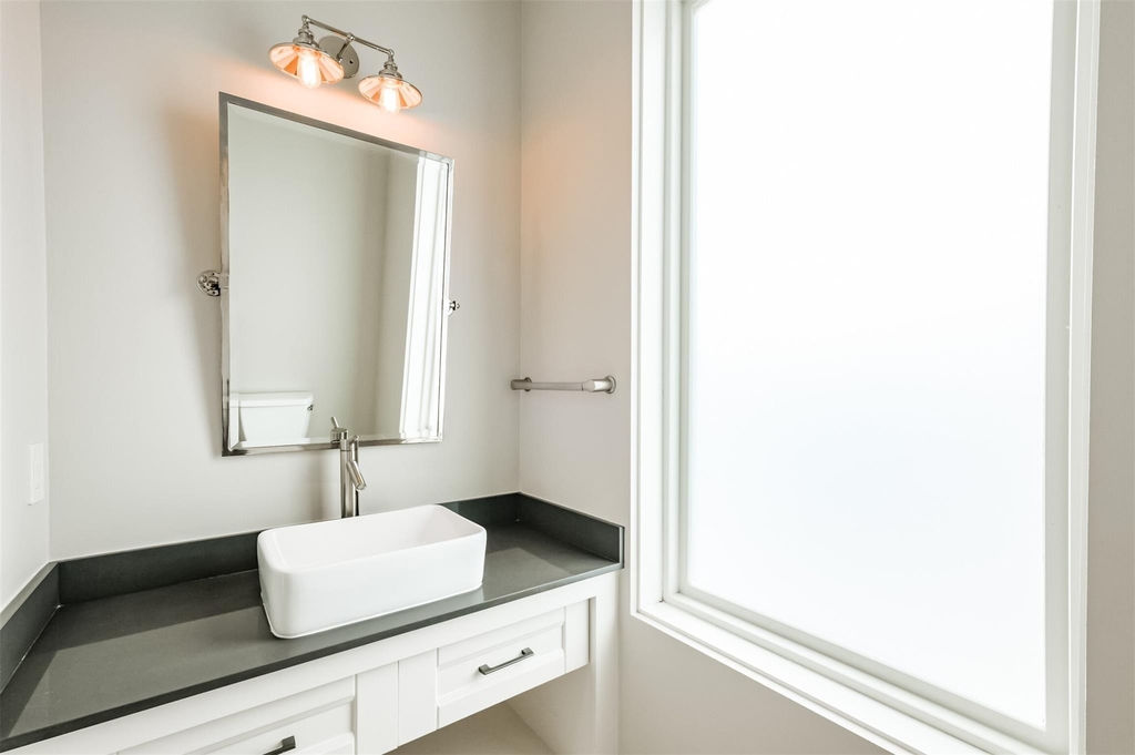 711 W Clay Street - Photo 26
