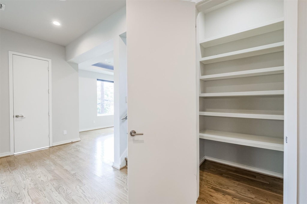 711 W Clay Street - Photo 25