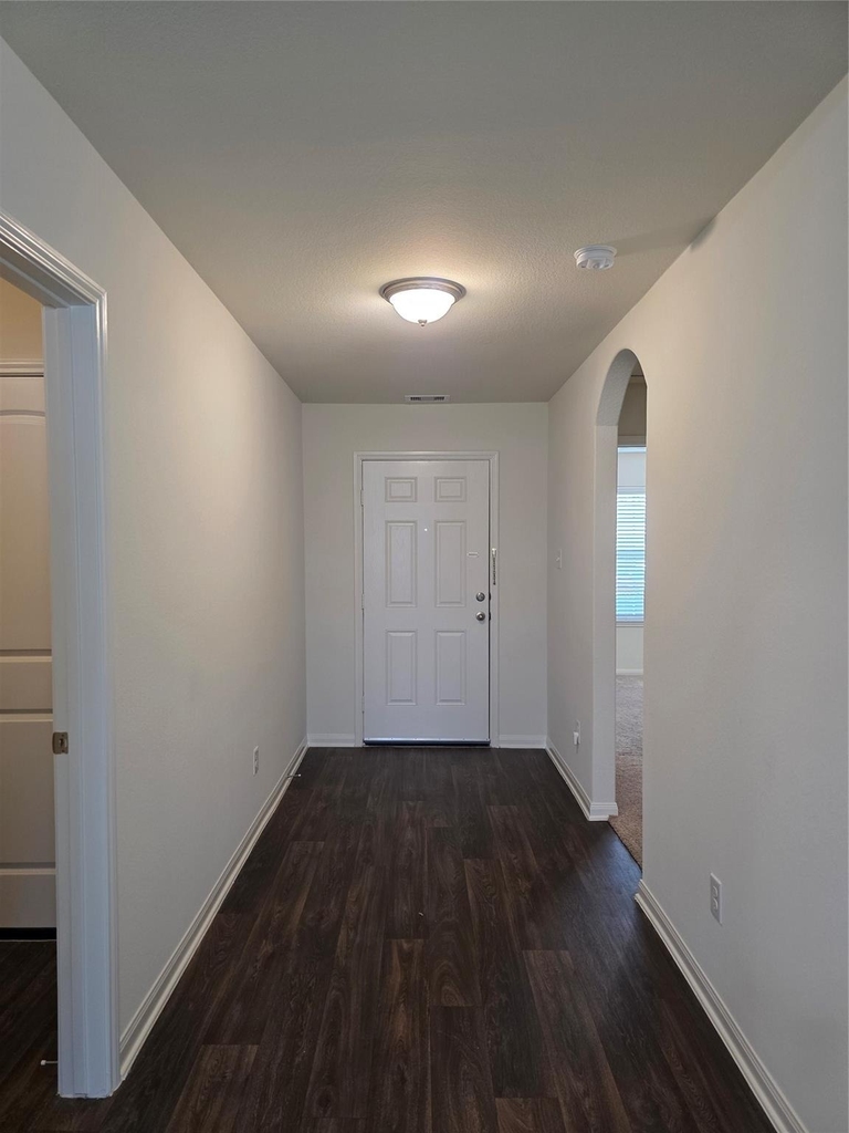 723 Crystal Lakes Drive - Photo 4