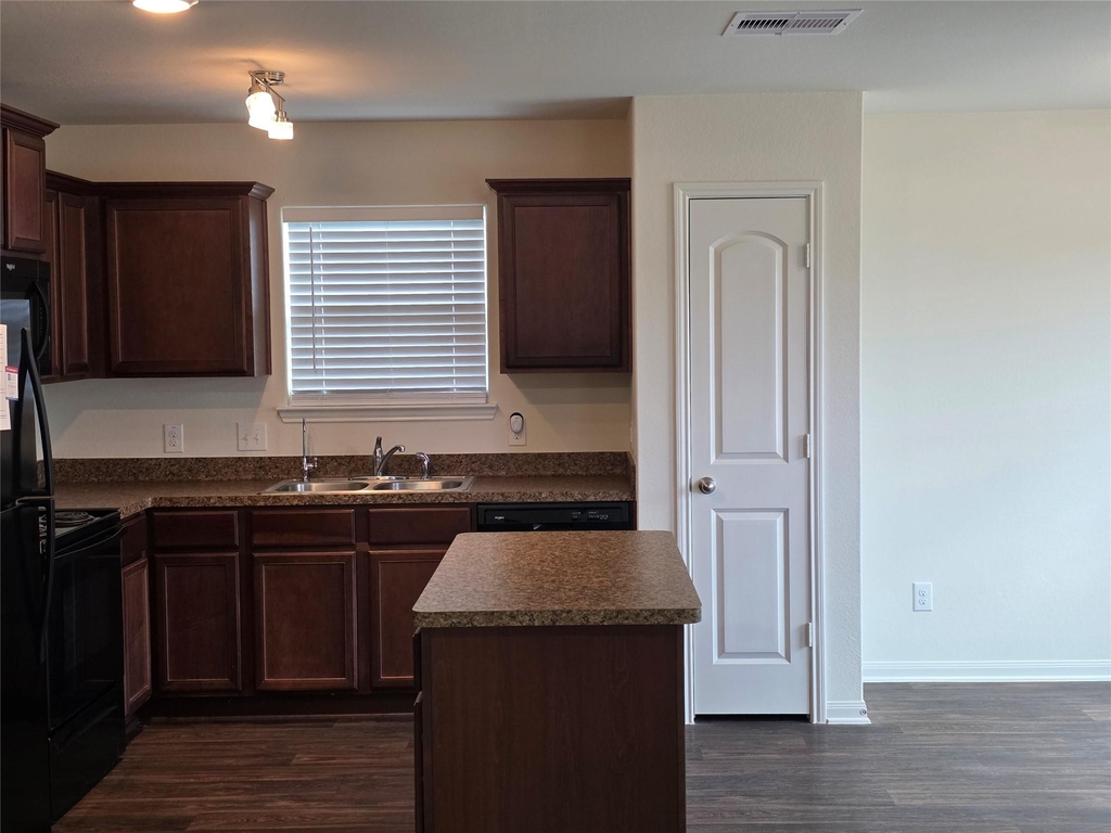 723 Crystal Lakes Drive - Photo 8