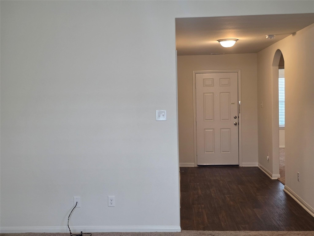 723 Crystal Lakes Drive - Photo 9