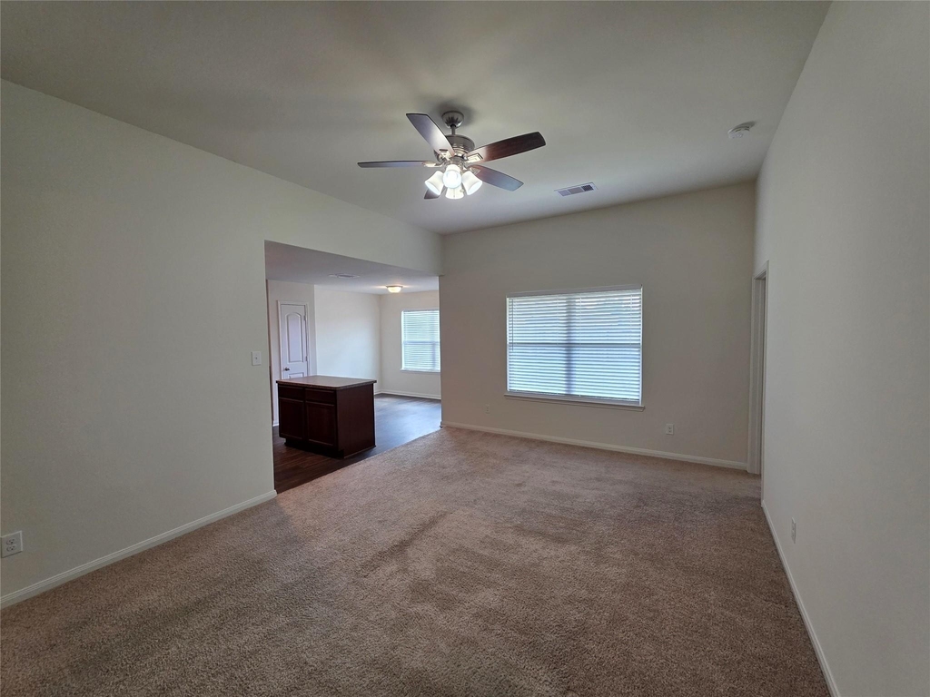 723 Crystal Lakes Drive - Photo 6
