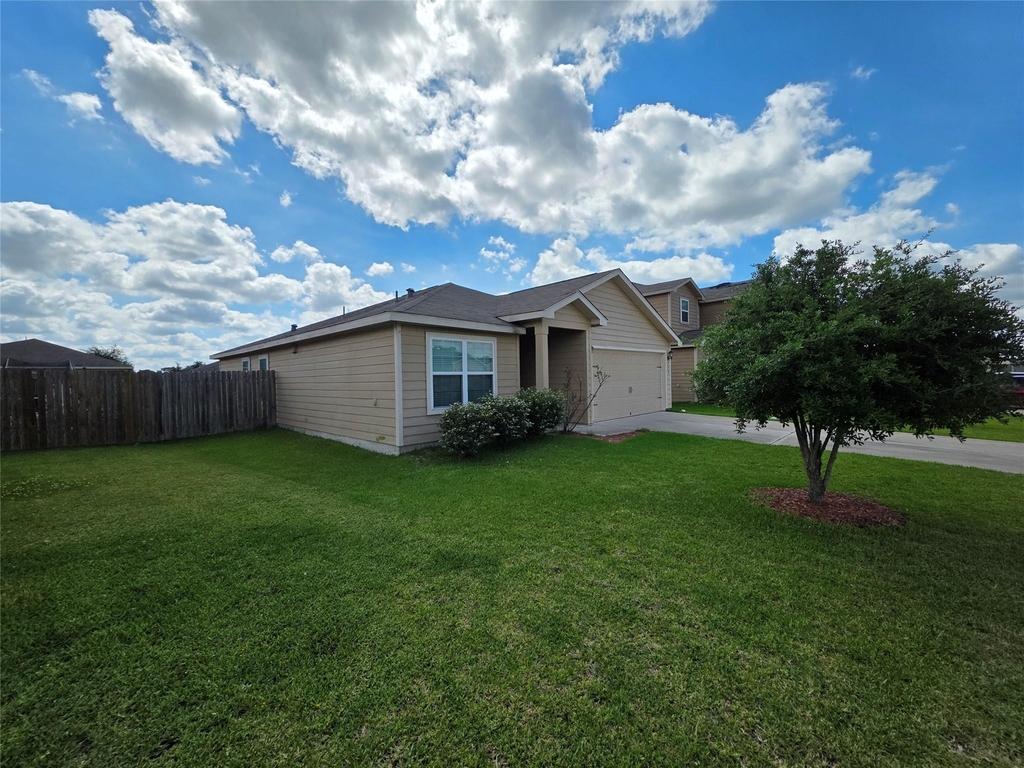 723 Crystal Lakes Drive - Photo 2