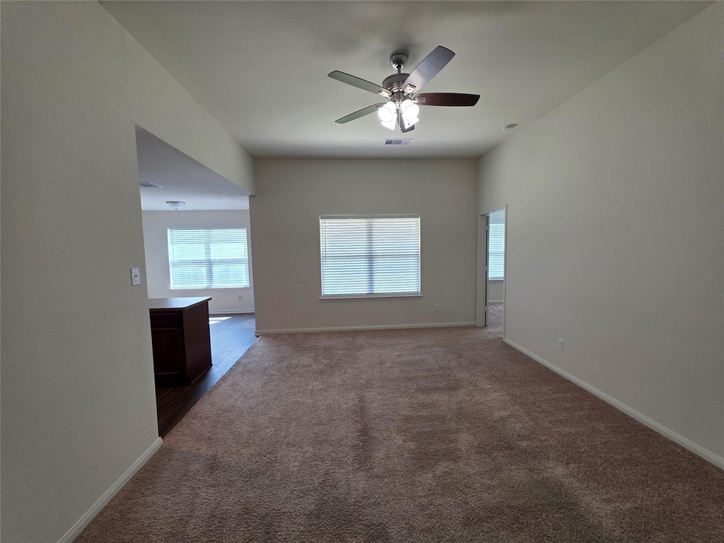 723 Crystal Lakes Drive - Photo 5
