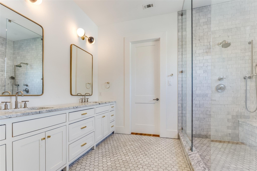 709 E 13th Street - Photo 23