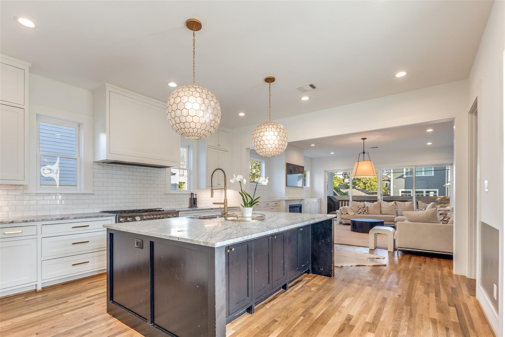 709 E 13th Street - Photo 10
