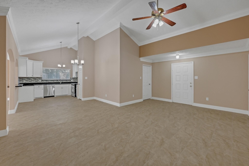 2910 Norwich Street - Photo 5